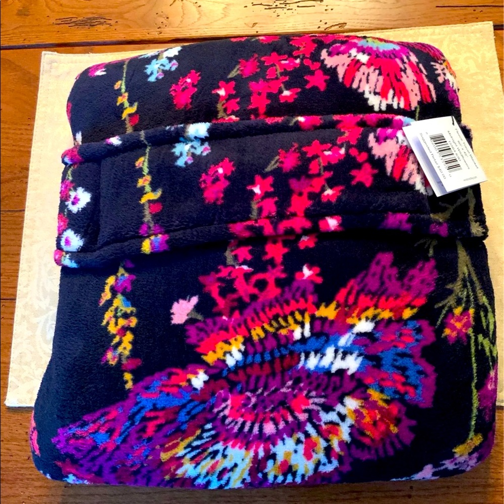 Vera Bradley Travel Blanket NWT